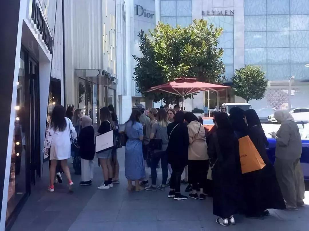 中国代购有多疯狂,中国代购疯抢