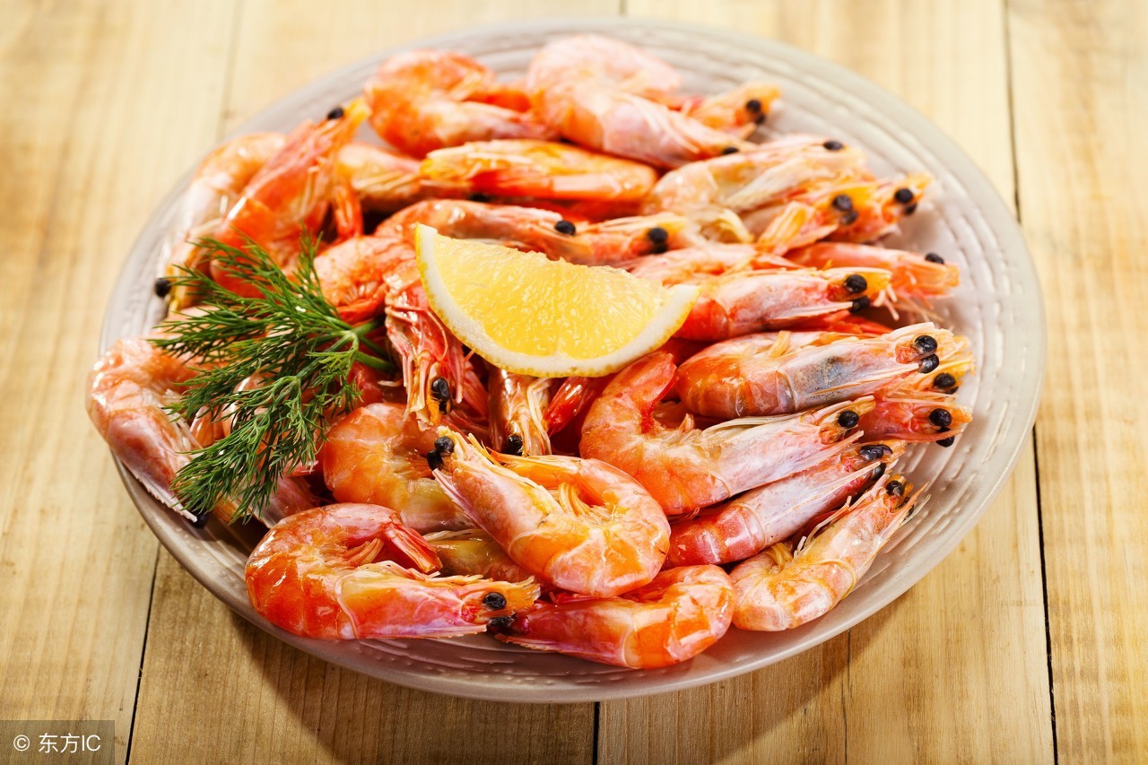 原来吃虾不用剥壳就能吃,吃虾怎么剥虾又快又干净