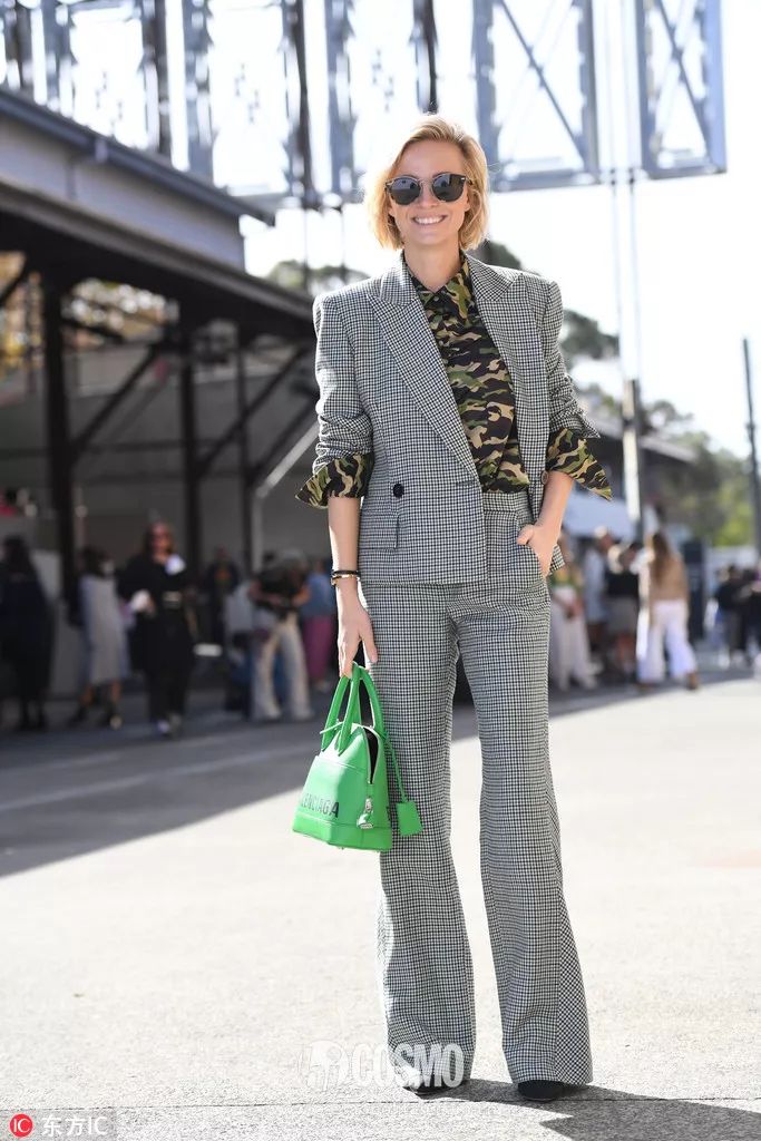 一款给杨幂穿火的包包,杨幂同款牛仔lv包