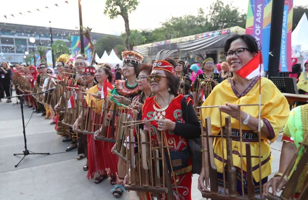 奥运档案圣火点燃,亚运圣火点燃的回放视频