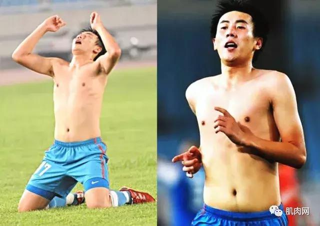 当男足脱掉衣服，确实不忍直视了！年薪1亿，白斩鸡身材！