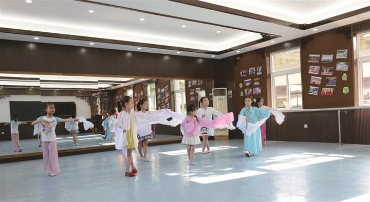 为美丽校园建设添砖加瓦,旧貌换新颜美丽校园建设进行中