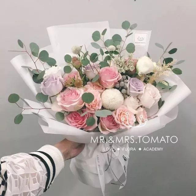 找一个关于roseonly花店的视频,roseonly花店的风格
