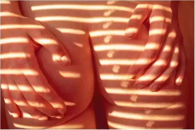 PP、腋下、手肘、三角区发黑暗沉？日本女*爱性**用好物推荐！