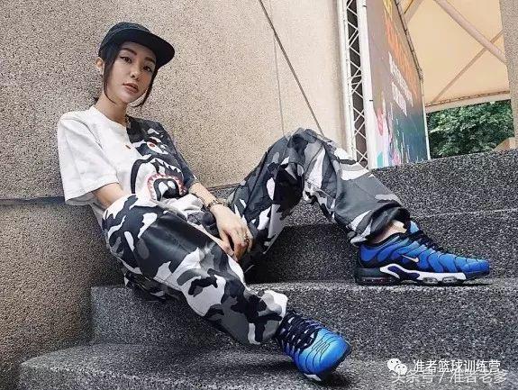 胸部撑起一滩水！被开价50万一晚，她是台湾超致命的Sneaker女孩