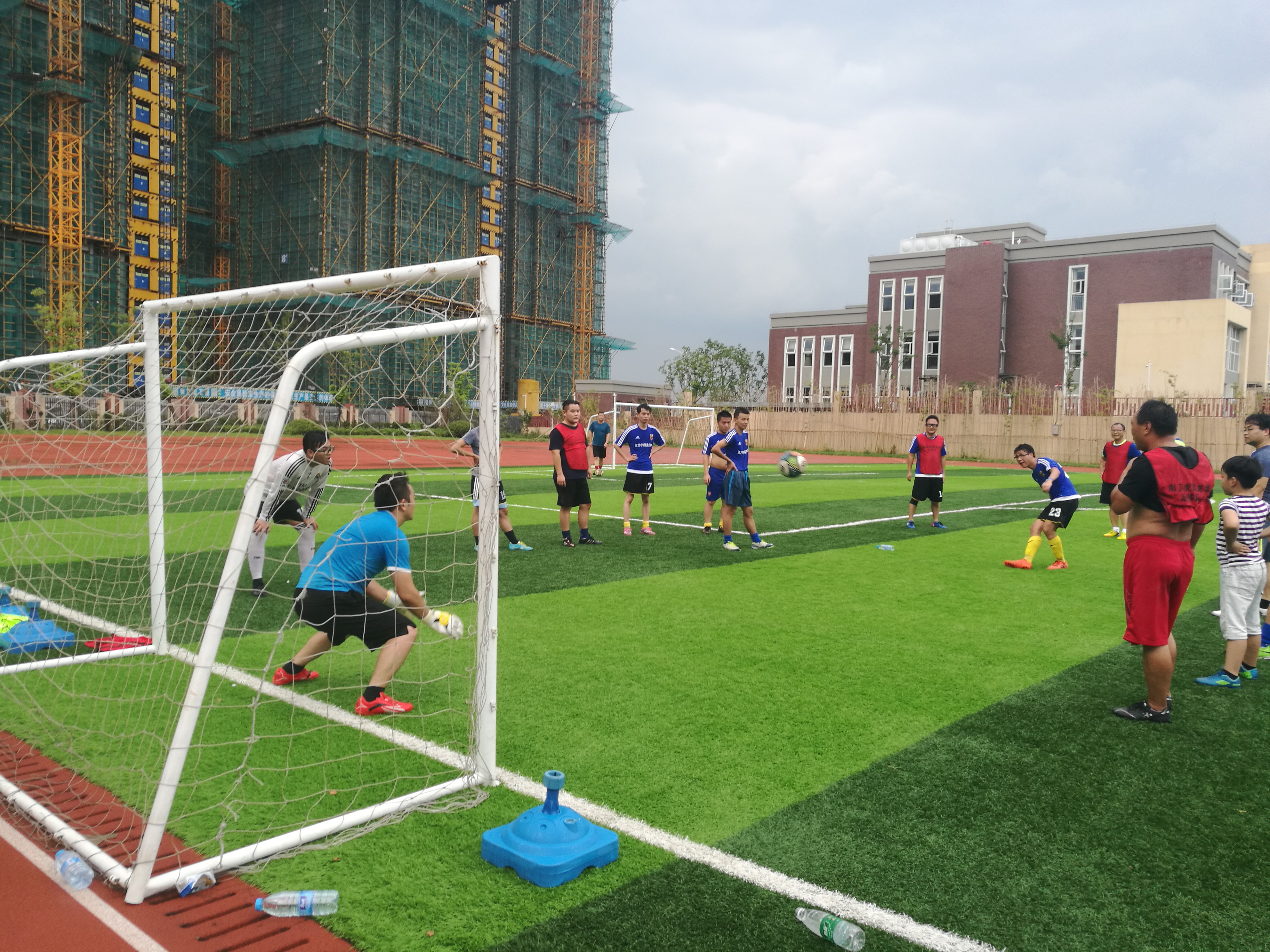 “七彩怡江,幸福家园”足球赛暨虎踞龙潭足球队成立6周年活动