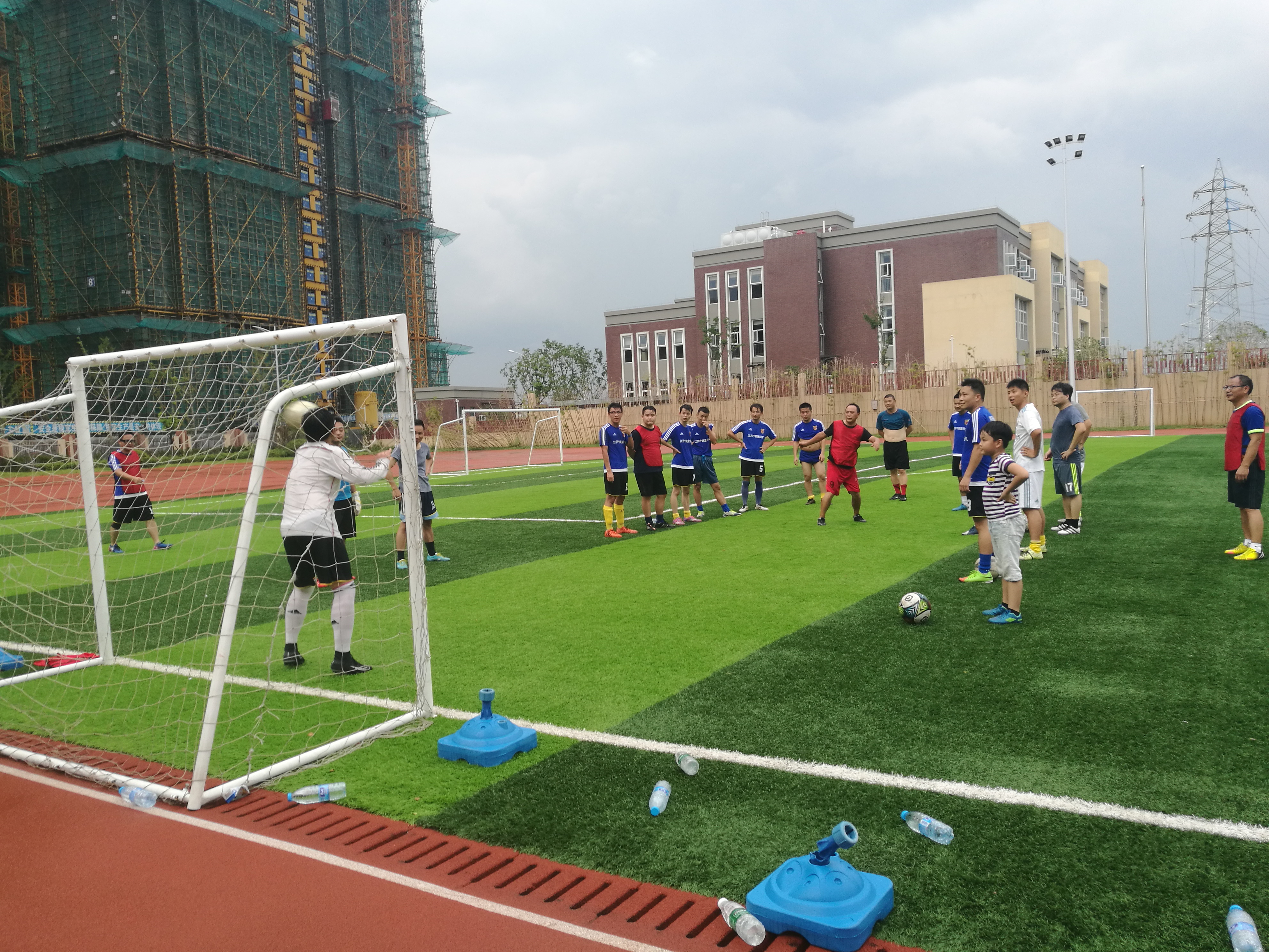 “七彩怡江,幸福家园”足球赛暨虎踞龙潭足球队成立6周年活动