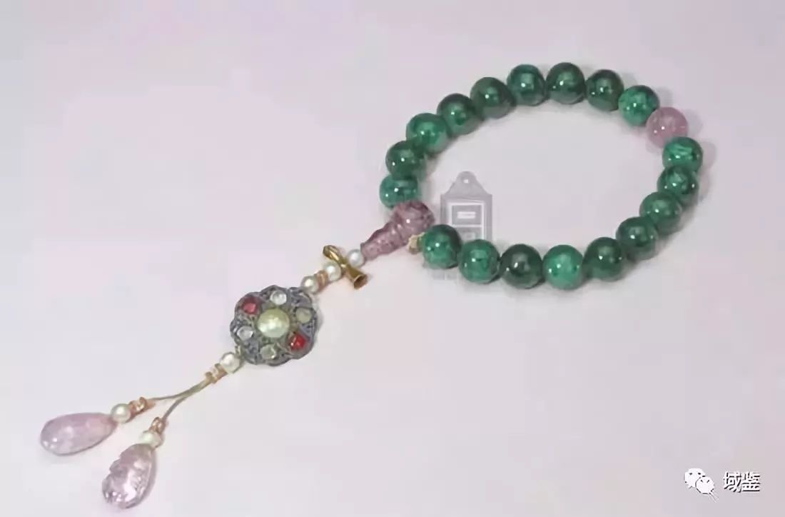 清代翡翠手镯鉴赏,钗头缀玉虫金盘