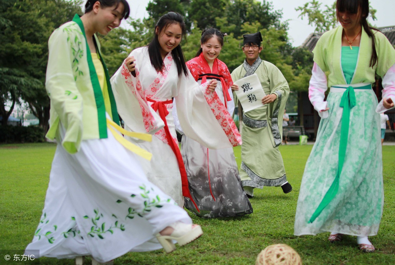 蹴鞠不能用手碰球吧,蹴鞠踢得好足球为啥踢不好