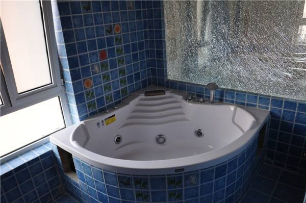 白塑料浴缸发黄了用什么药水洗白,浴缸发黄掉漆清理妙招