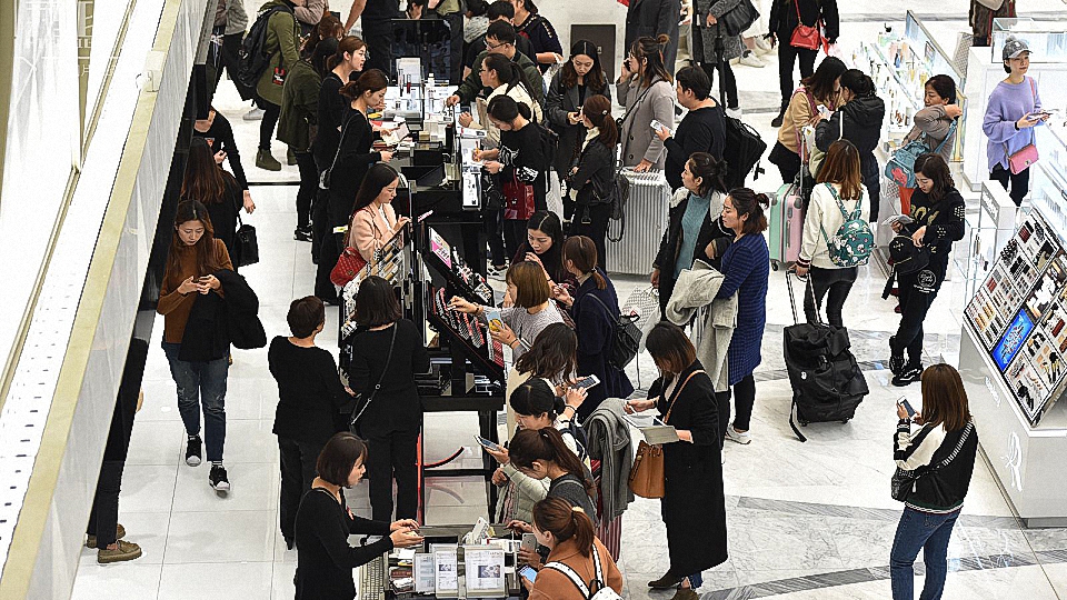 中国人给韩国送钱，韩国网友却直言，中国人不要来我们不欢迎！