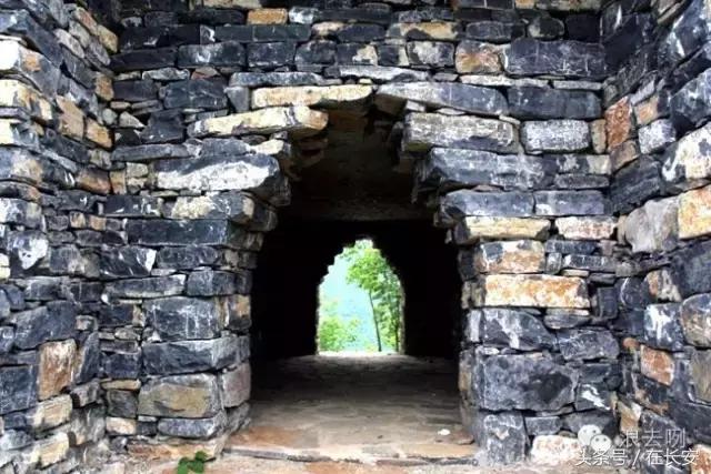 秦岭深处藏大瀑布,隐藏在太行深山里的神秘石头古寨