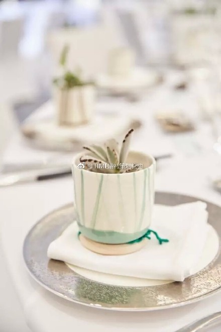 张馨予婚礼现场曝光老公花式称赞,张馨予婚礼手捧花