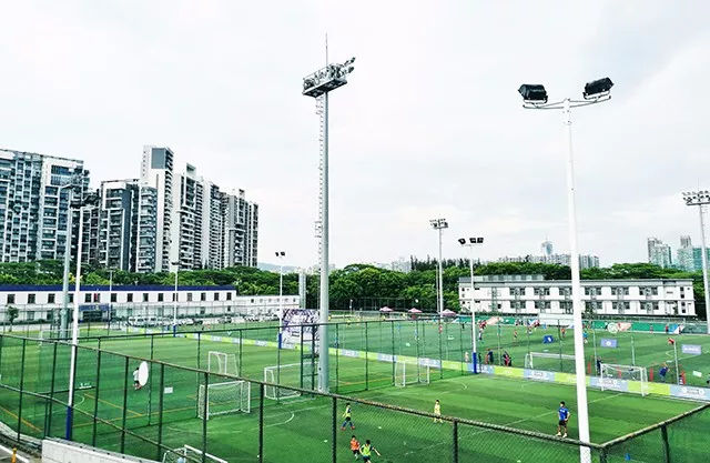 顽强拼搏,坚持到底——学威国际商学院第三届足球友谊赛拉开帷幕