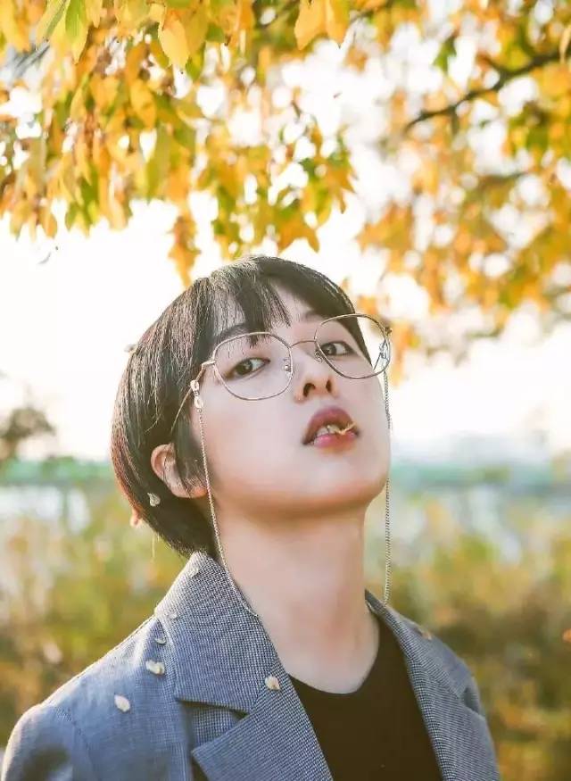 适合小脸的短发超级减龄好看,大脸短发好看还是小脸短发好看