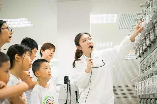 夏日电网探秘之旅，市民邂逅神奇的“激光大炮”！