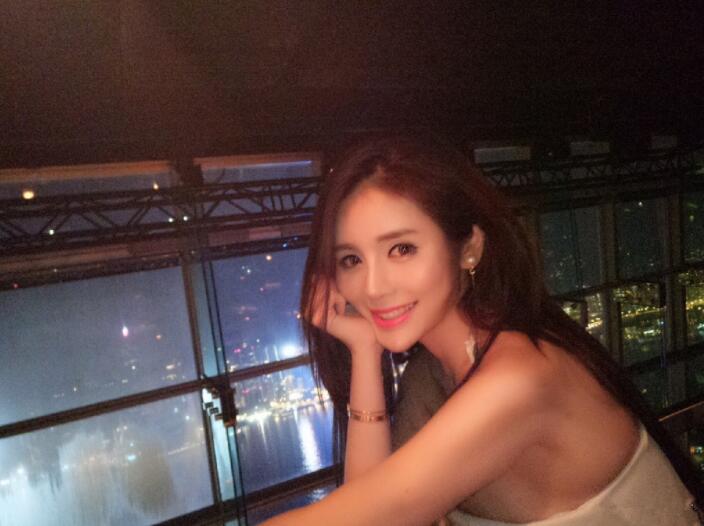 网友用张琪格形象玩古剑奇谭OL她的“治疗”能力应该很强