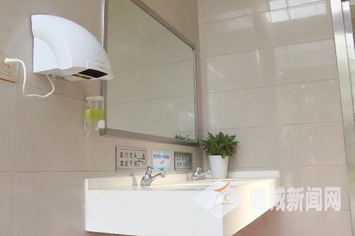 主城区公厕升级带来文明新气象,新型农村环保厕所