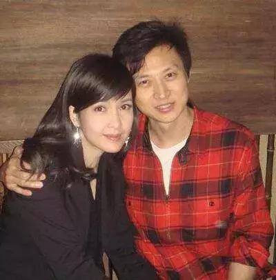 周慧敏20到51岁女神也老了,周慧敏51岁还是很年轻