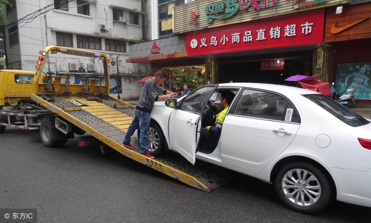 长途车半路没油,汽车半路没油了如何加油