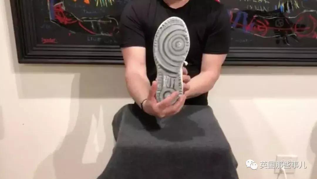 只爱恶作剧靠什么养家？他把所有东西变成纸捉弄人，这手艺简直了