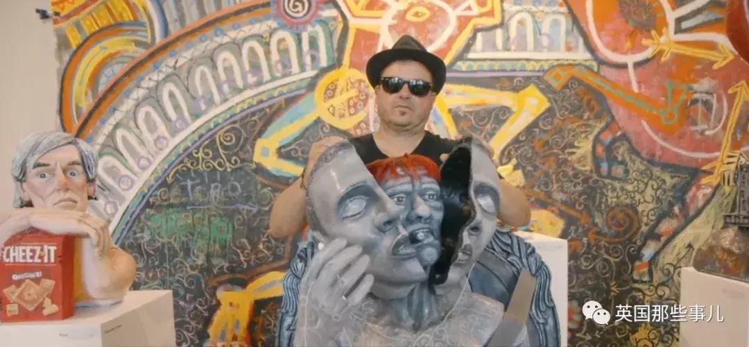 只爱恶作剧靠什么养家？他把所有东西变成纸捉弄人，这手艺简直了