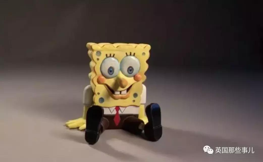 只爱恶作剧靠什么养家？他把所有东西变成纸捉弄人，这手艺简直了