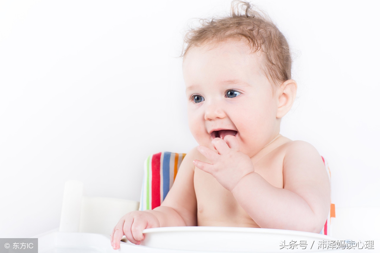 两个月的宝宝吸吮手指怎么办,怎样防止小孩吸吮手指