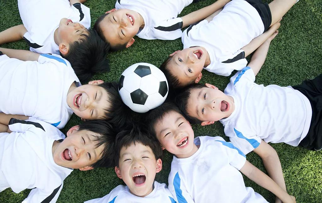 给孩子游泳的正确方法,孩子游泳训练计划安排