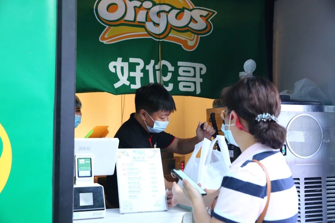 谁说疫情下，大店面不能扭亏为盈，其实就差一个好伦哥比萨小店