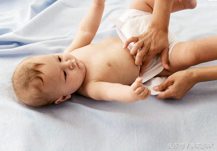 宝宝溢奶怎么处理最有效,婴儿溢奶最佳处理方法
