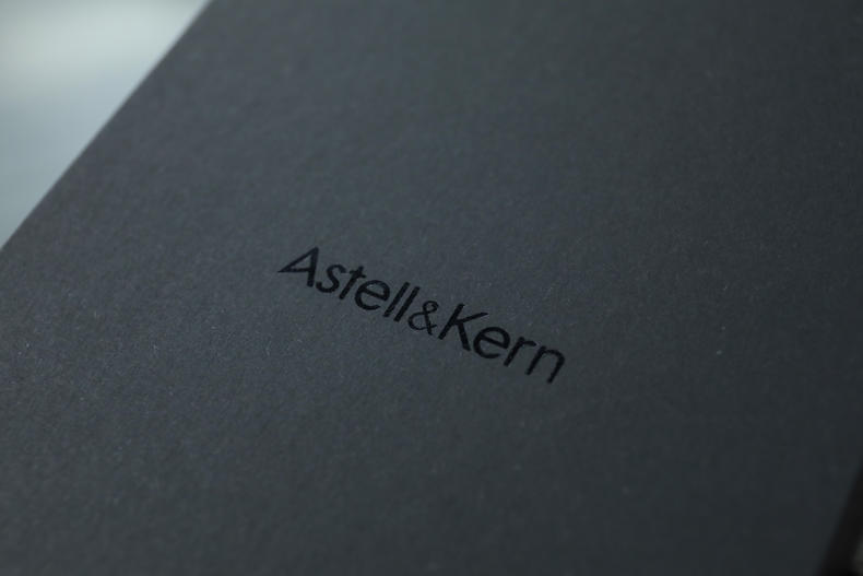 「小蟹寻声」“歪屏”设计颜值满分，艾利和中端旗舰SR15详测！