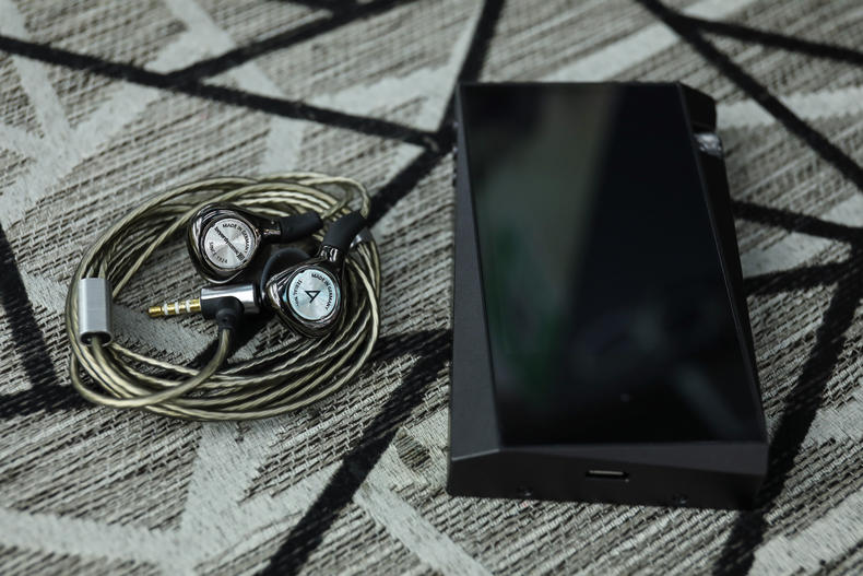 「小蟹寻声」“歪屏”设计颜值满分，艾利和中端旗舰SR15详测！