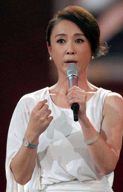 傅艺伟表演儿时,傅艺伟演的何仙姑