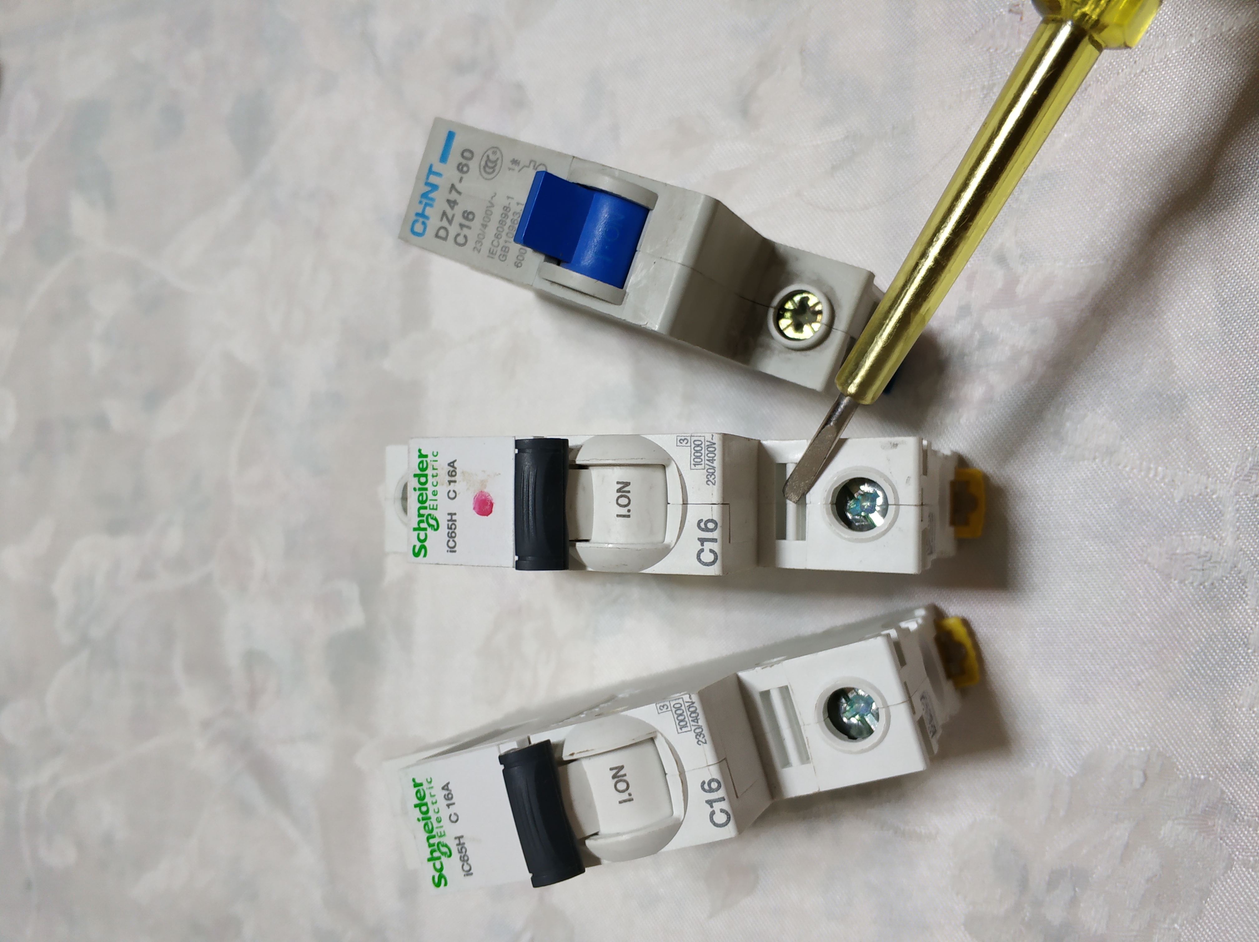 空气开关跟漏电保护器,漏电保护器和空气开关的正确接法