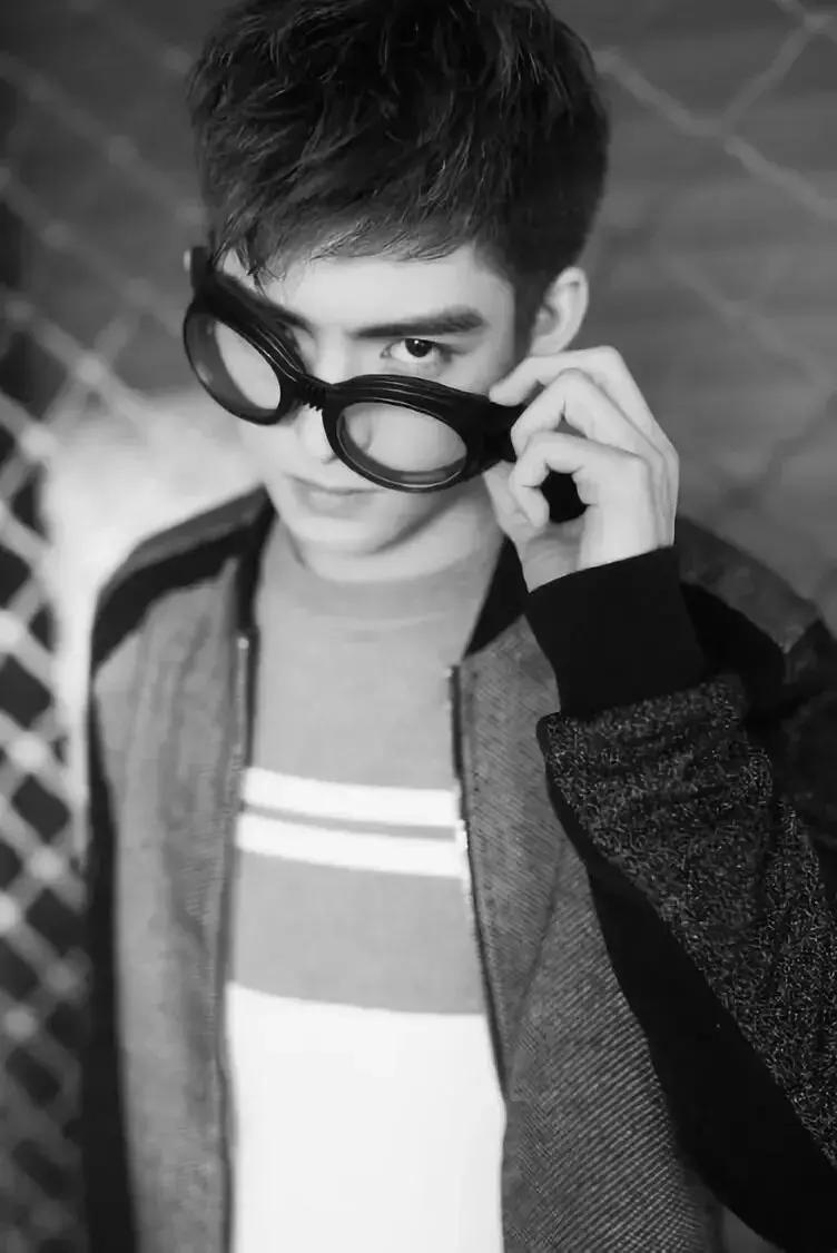 王皓轩宋继扬李泊文拍陈情令花絮,王皓轩沙海陈情令反差