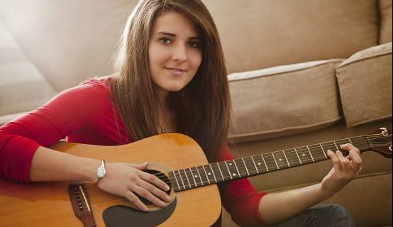 吉他学习基础知识,吉他初学者应该买什么样的吉他