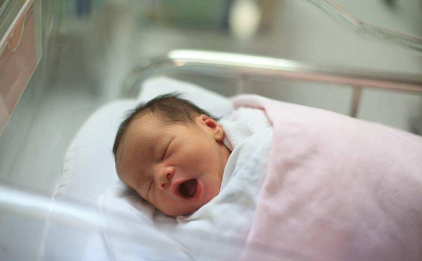 产妇想快生宝宝,产妇生孩子是按照周岁还是虚岁