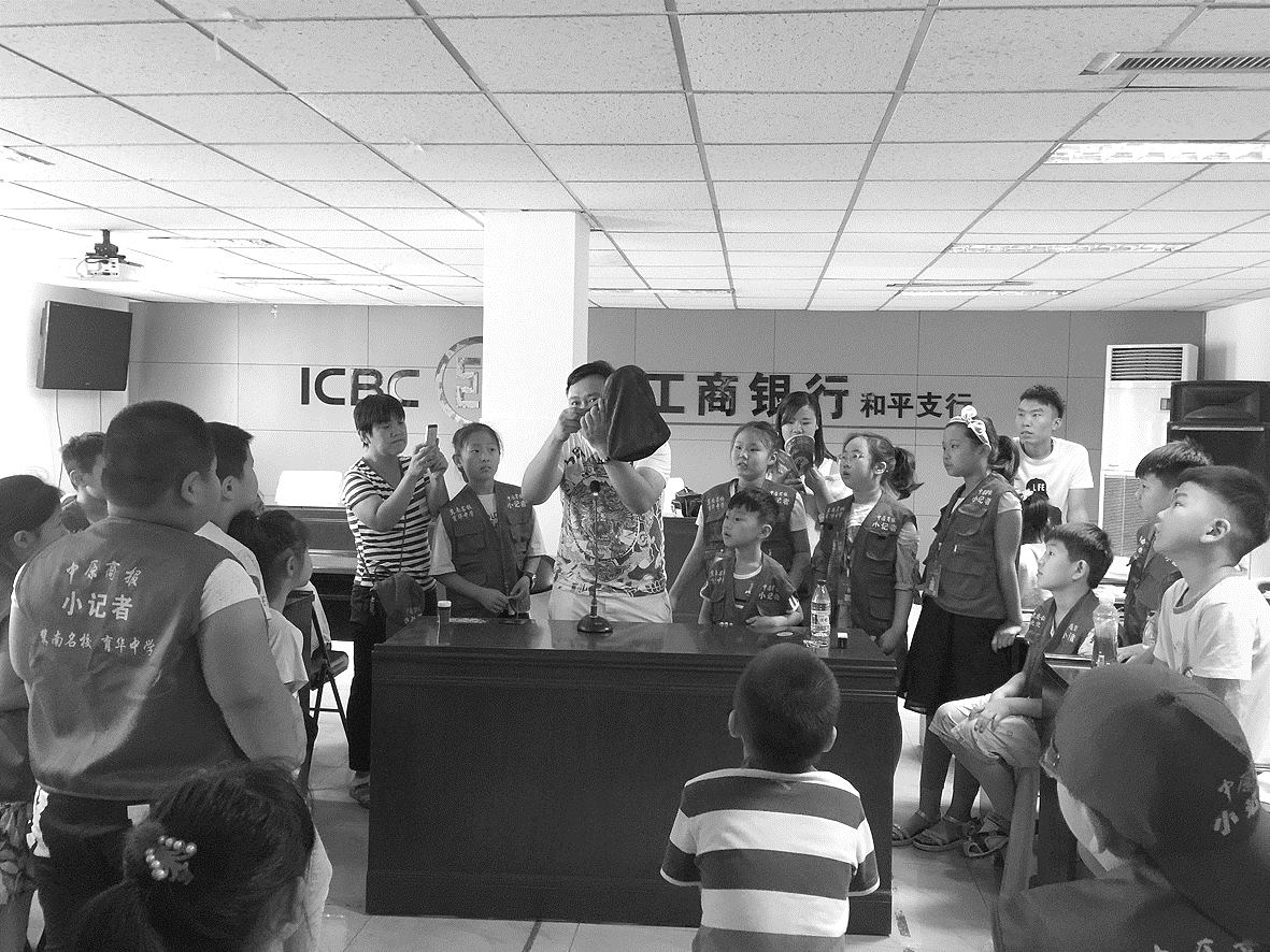 邯郸：中原商报小记者亲密接触魔术的奥秘