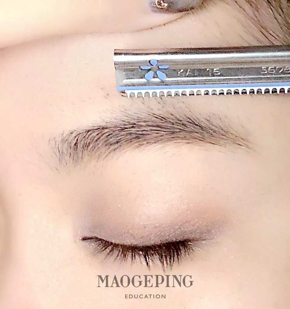 50岁画眉毛眉形怎么画比较好看,如何根据自己的脸型画合适的眉毛