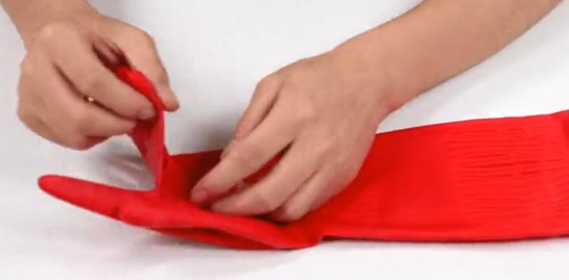 塑料手套破了一个洞怎么补救,家里的橡胶手套破了