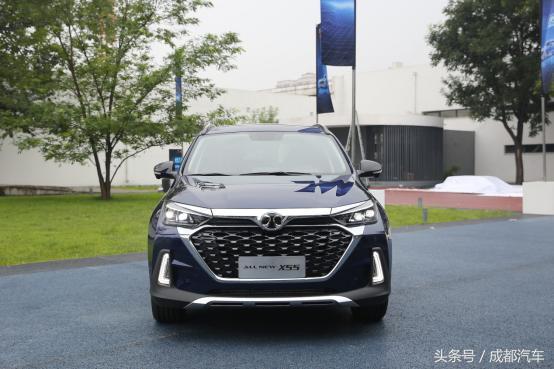 *级A**SUV融合了AI技术后，是怎样的一种用户体验？