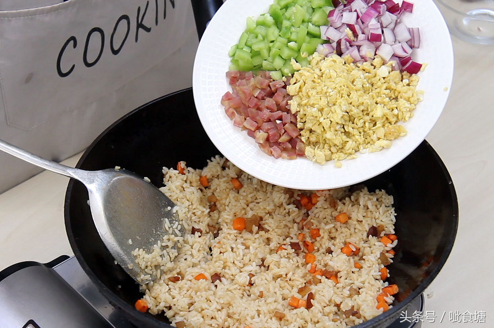 炒饭如何做到米粒松散不硬,炒饭太干硬