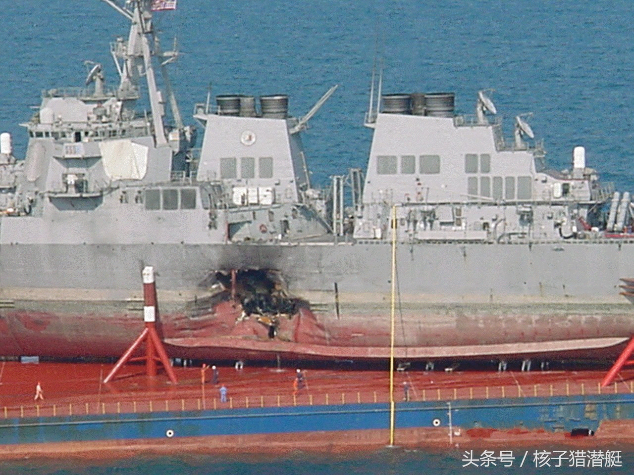 一声巨响，胡赛武装快艇被打爆，沙特石油港口差点被炸毁