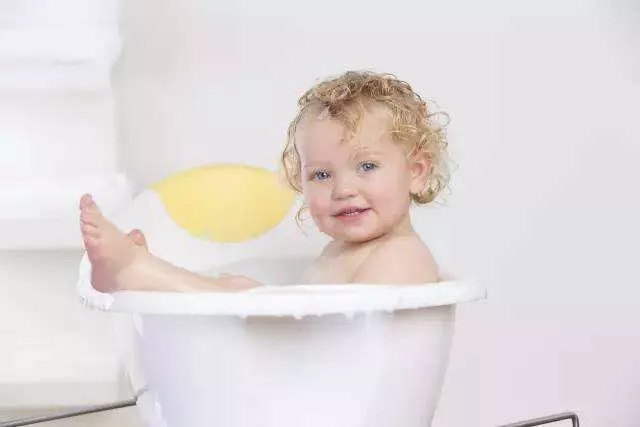 女童妇科病事件,2岁女童和妈妈洗澡后感染妇科病