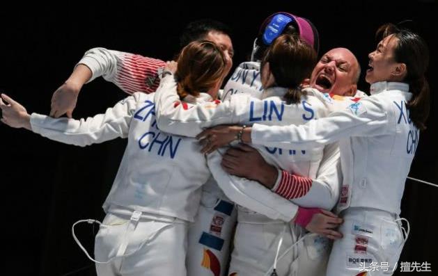 吃黄牌后踹翻桌旗！韩女子重剑被我们一剑封喉痛哭主帅气急败坏