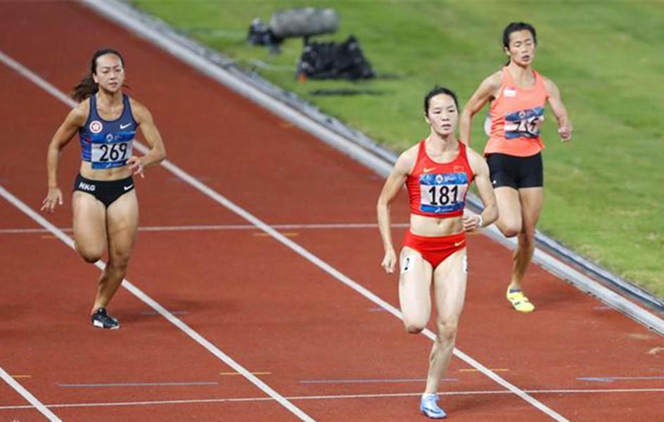 太轻松中国百米两名女飞人赛后采访像说相声:我是不是很可爱?