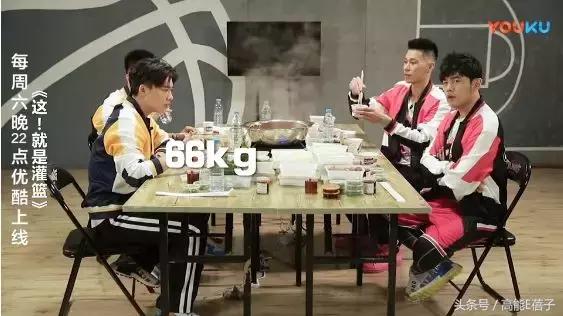 为什么李易峰话题度那么高,李易峰和粉丝相爱相杀的瞬间