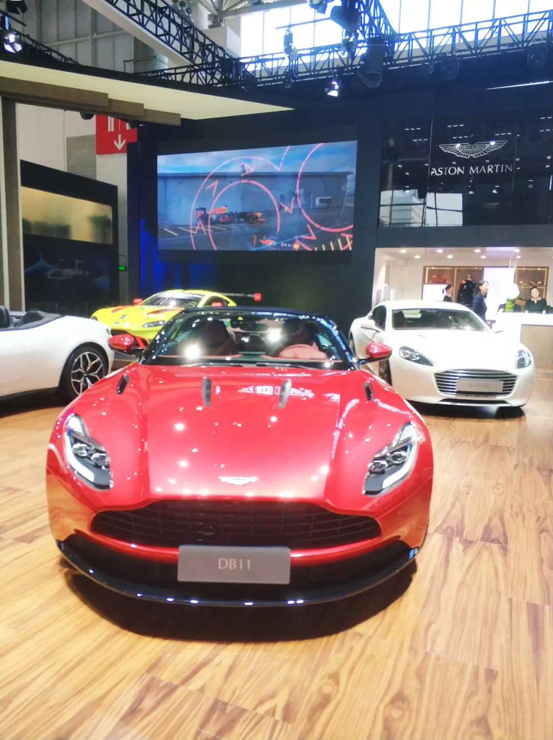 绝色超跑倾城“红”颜