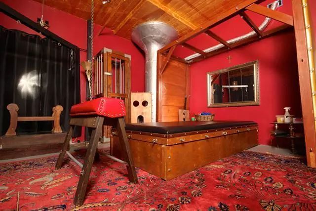 带你走进日本酒店,探访日本废弃的情侣酒店